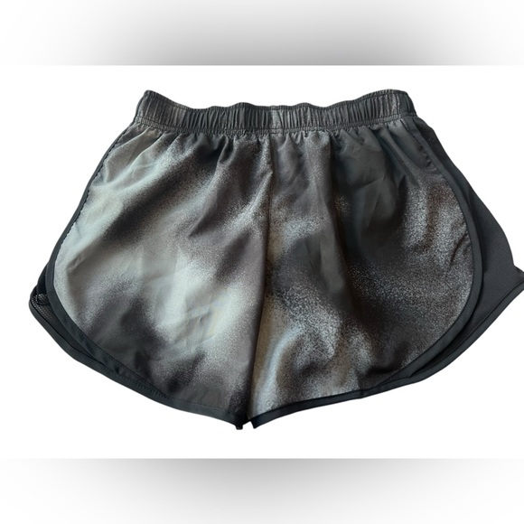 NWT Nike Women’s Dri-Fit Tempo Running Shorts in Black/Grey in size S - Picture 2 of 4